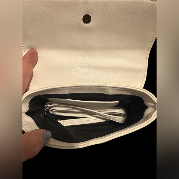 Anna & Ava White Crossbody Bag - Picture 4 of 6